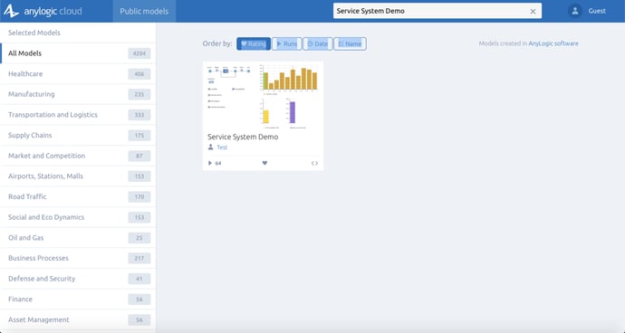 Sitio web de AnyLogic Cloud con 'Demostración del sistema de servicio' escrito en la barra de búsqueda